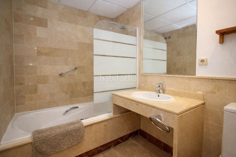 Foto 8ec7a48f-26f9-435b-8371-2e729354ad5f. Apartament amb aparcament a Las Lomas de Río Verde Marbella