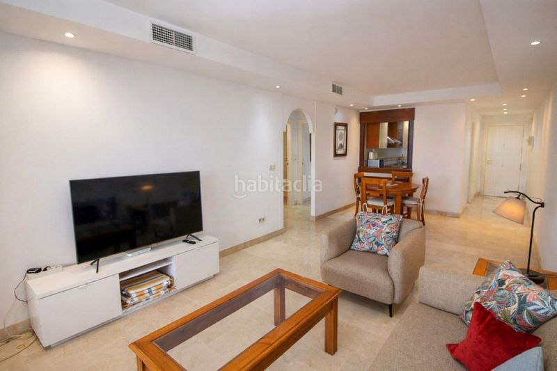 Foto aed5338f-03e6-462c-8304-78ca5ec5d67e. Apartament amb aparcament a Las Lomas de Río Verde Marbella