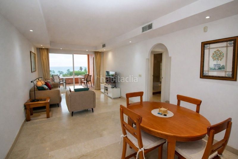 Foto b80c8719-be4e-4a94-9aba-bbf73ae0d745. Apartament amb aparcament a Las Lomas de Río Verde Marbella