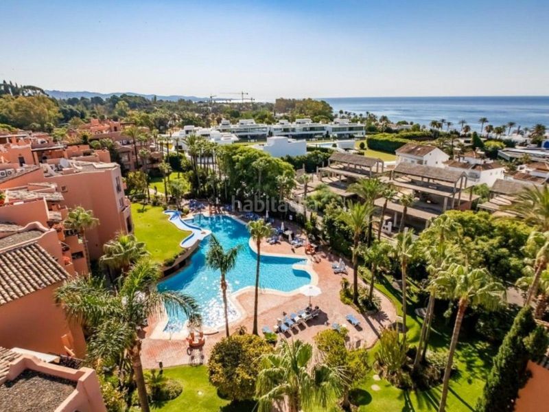 Foto e5f41673-c7c6-4808-8bb2-e506859596f6. Apartament amb aparcament a Las Lomas de Río Verde Marbella