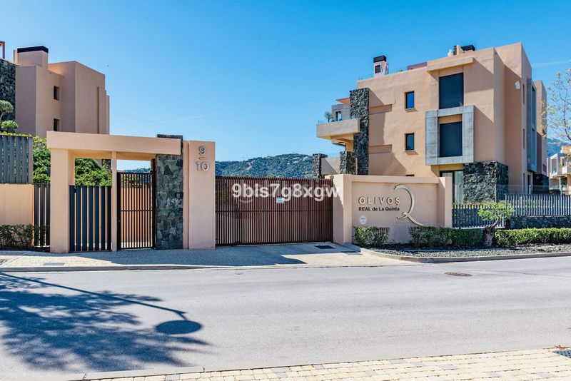 Foto 9de9152f-d72d-4b7c-aa0b-d032db920c80. Apartament amb aparcament a El Madroñal Benahavís
