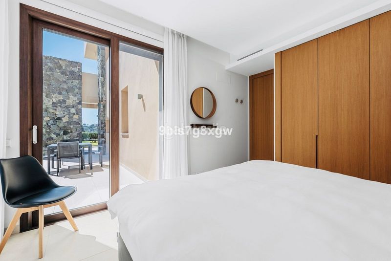 Foto b9a748af-6393-4c9c-8ccf-35ba589362b0. Apartament amb aparcament a El Madroñal Benahavís
