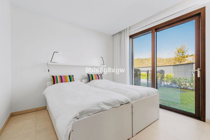 Foto be93918b-dcf1-434d-b693-a83f2441b752. Apartament amb aparcament a El Madroñal Benahavís