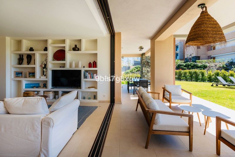 Foto c2e48411-74b0-46e5-863e-4f824a37caa8. Apartament amb aparcament a El Madroñal Benahavís