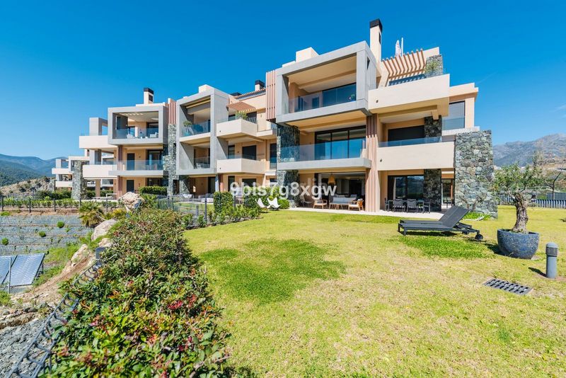Foto dc37fd2c-9b12-4f1d-a8e2-19ff176f2601. Apartament amb aparcament a El Madroñal Benahavís