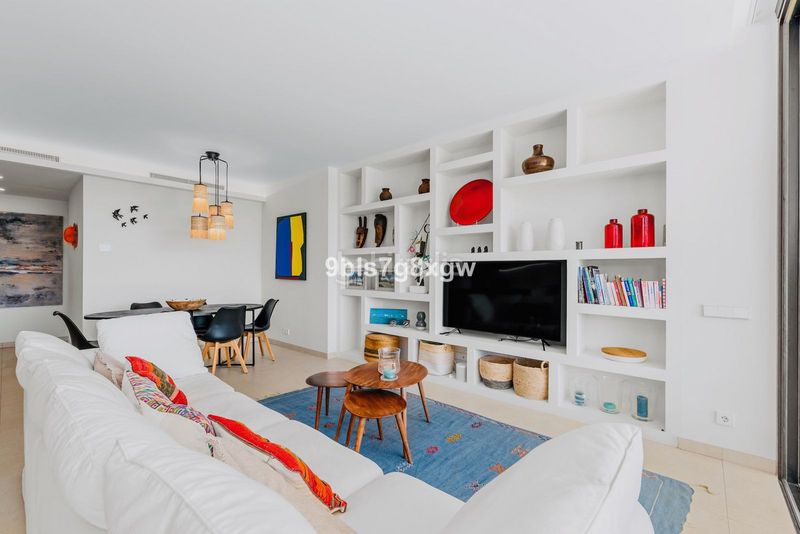 Foto f32adfb2-a9bb-4464-b0c6-c21e7e1474c4. Apartament amb aparcament a El Madroñal Benahavís