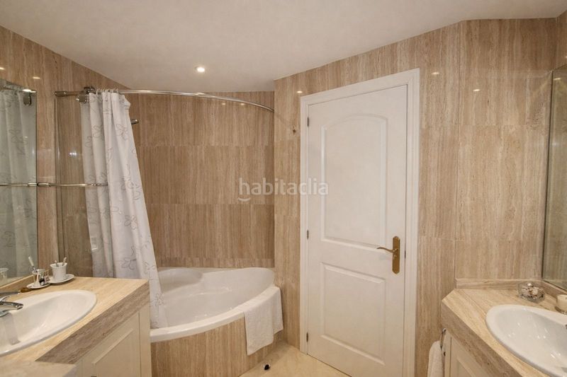 Foto 454ea055-5e69-4656-b33b-1c7945d73c75. Apartament amb aparcament a Elviria Marbella