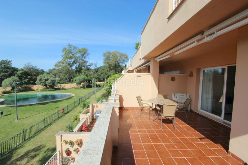 Foto 4de6bddf-3ba3-43e6-b7f4-e2dbb359c568. Apartament amb aparcament a Elviria Marbella
