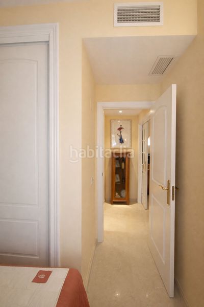 Foto 5ffc07a3-80a1-47c7-b239-fd43a73d111b. Apartament amb aparcament a Elviria Marbella