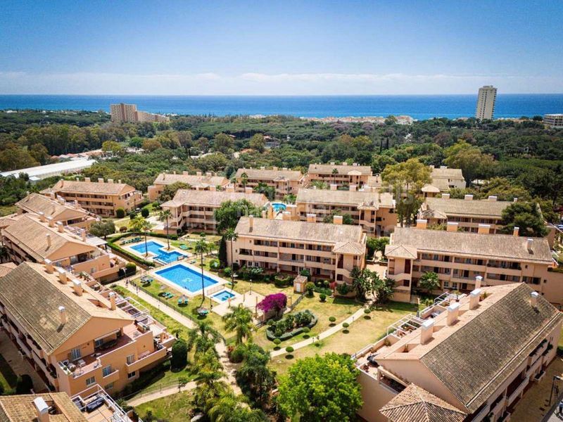 Foto 9ee09995-2ae1-4896-88b0-48ff7400c64f. Apartament amb aparcament a Elviria Marbella