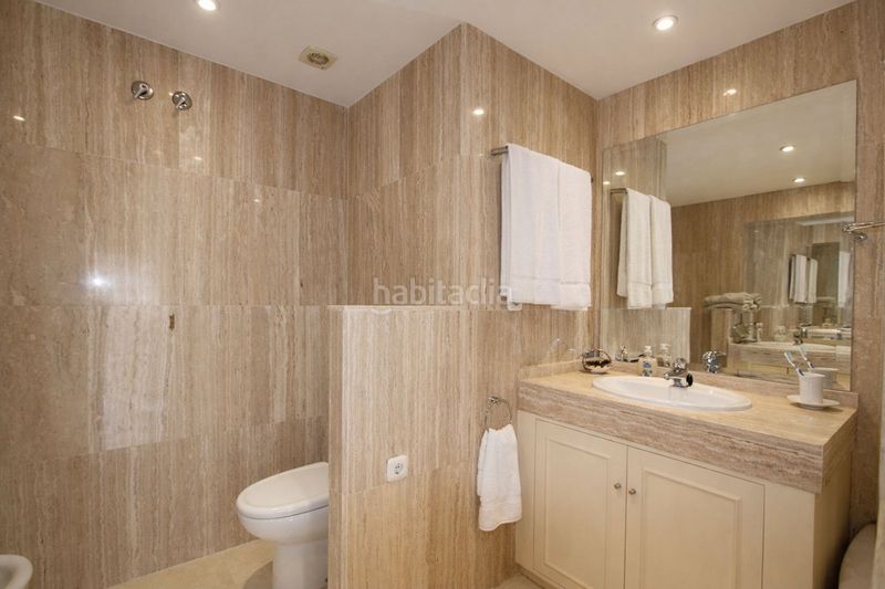 Foto a3e32b4a-2f2c-4248-8b36-f8cac9bd0ea6. Apartament amb aparcament a Elviria Marbella