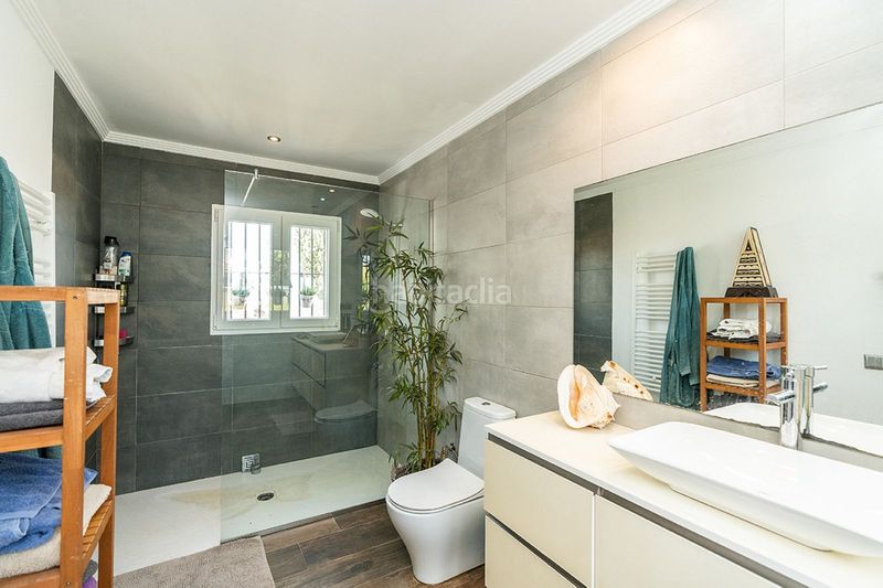 Foto bdf0a4c0-a803-4808-9de3-5a6ff5a512c1. Casa amb aparcament piscina a Río Real Marbella