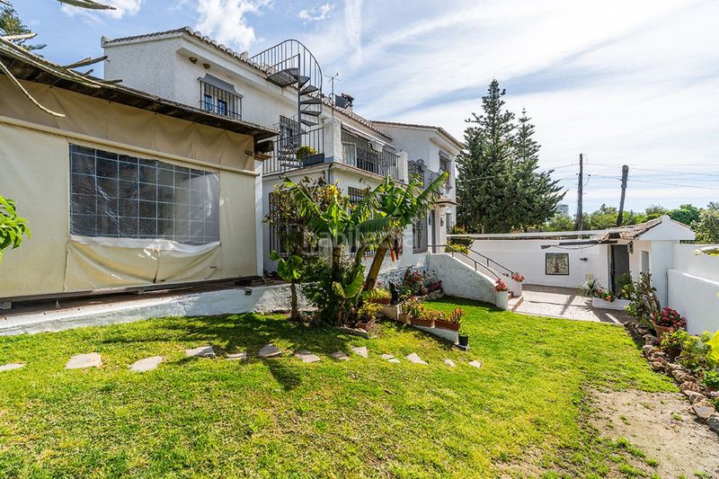 Foto ddfac4e5-1eee-4464-892c-cfb5f1878419. Casa amb aparcament piscina a Río Real Marbella