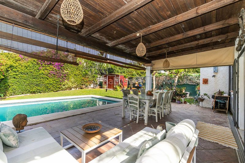 Foto eb64bebd-adf3-416a-b35d-75db1390a86b. Casa amb aparcament piscina a Río Real Marbella