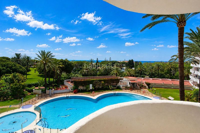 Foto eb048048-7f11-45e8-8bde-7be2c61acb82. Apartament amb aparcament a Marbesa Marbella
