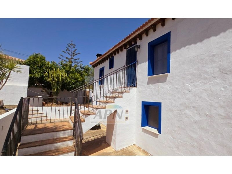 Foto f6fce478-d534-45b1-a299-bce5445bbc9c. Masia a Álora