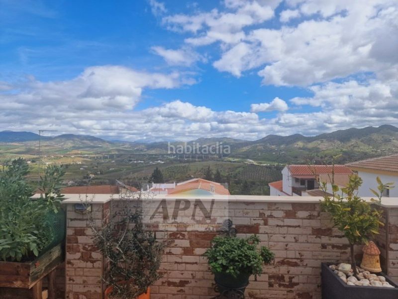 Foto 72ef9bbd-5614-4c81-b5d1-9f45c70405e5. Casa adossada a Álora
