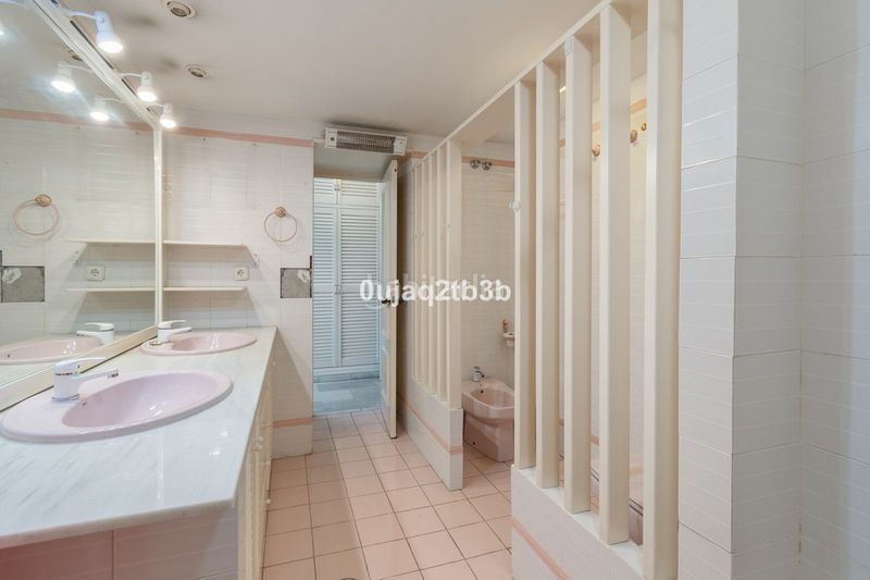 Foto b4cde930-2cdf-483b-afe9-353eb70c9ba0. Apartament amb aparcament a Ricardo Soriano Marbella