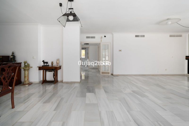 Foto d34e47e9-5c66-422b-97d8-eaa965fb49a2. Apartament amb aparcament a Ricardo Soriano Marbella