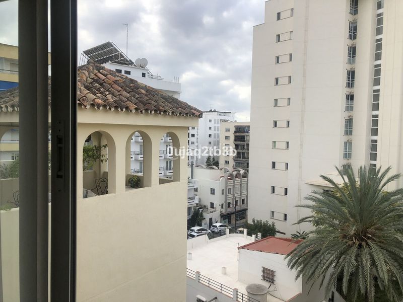 Foto eb015696-c5b0-4e34-9f3e-1bb9e5e234e0. Apartament amb aparcament a Ricardo Soriano Marbella