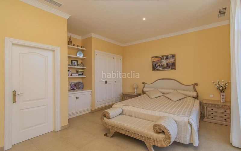 Foto 291fe1a1-e915-4802-a228-57e36519629d. Casa amb aparcament piscina a Centro Estepona