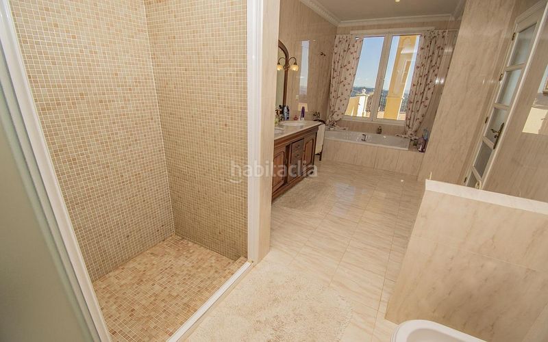 Foto cc8cb3b0-1b18-4464-9e17-bc12b5a21cf7. Casa amb aparcament piscina a Centro Estepona