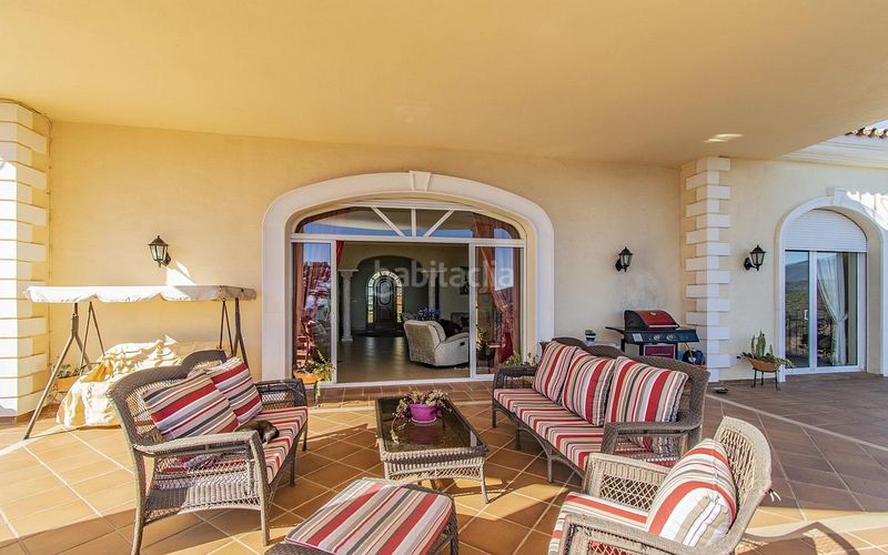 Foto fd0dc449-8b9e-4e7d-b1d8-8486face7021. Casa amb aparcament piscina a Centro Estepona