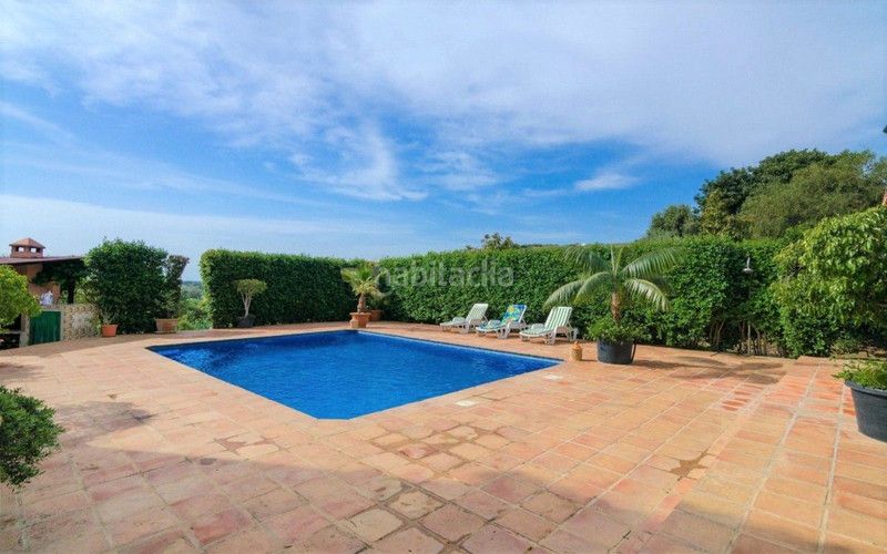 Foto ba1d3f03-2ace-4c4e-bb84-b5cd20f0b84f. Masia amb piscina a Centro Estepona