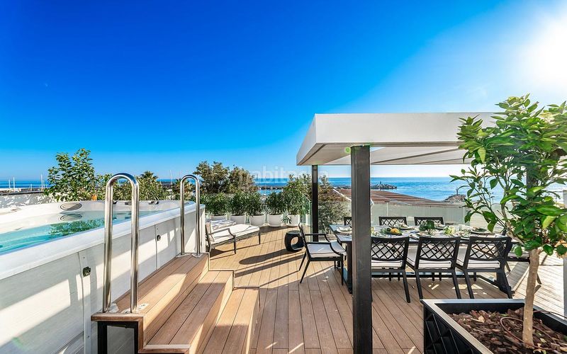 Foto 1329e936-bed0-47d8-afe1-361f5773e83a. Casa amb aparcament a Playa Bajadilla - Puertos Marbella