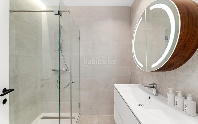Foto 25b3543d-2f94-4f17-9978-4b18173d036b. Casa amb aparcament a Playa Bajadilla - Puertos Marbella