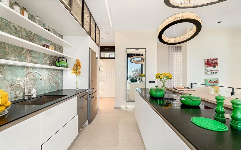 Foto 8780bbb0-d5ea-4730-a747-98209b4bb740. Casa amb aparcament a Playa Bajadilla - Puertos Marbella