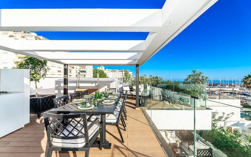 Foto bdb1e500-e737-42f1-8687-b5fe1ce2f4cf. Casa amb aparcament a Playa Bajadilla - Puertos Marbella