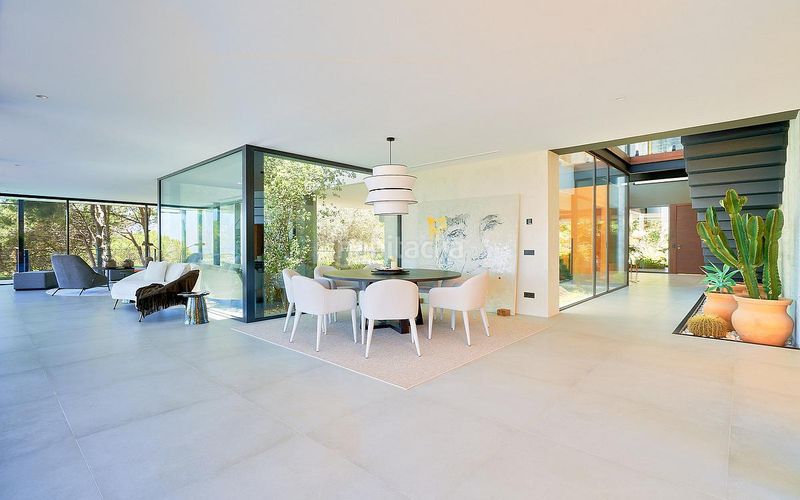 Foto 42154640-be70-4944-9e28-b3a7e383d463. Casa amb piscina a Sotogrande costa Sotogrande