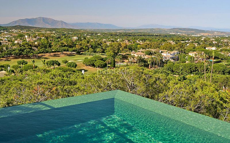 Foto e8078b75-b582-4acb-8ead-fc99f0794d6e. Casa amb piscina a Sotogrande costa Sotogrande