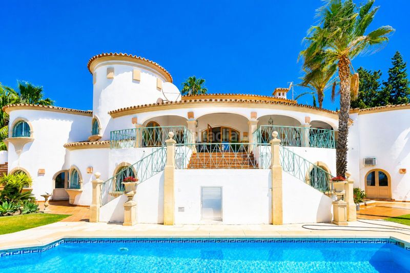 Foto 1d668f2b-48bd-4f34-a081-410e7709fabd. Casa amb aparcament piscina a Hacienda Las Chapas Marbella