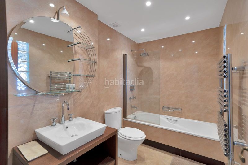 Foto a7083cce-76eb-4cc3-930b-cfe5f6ea8621. Casa amb aparcament piscina a Hacienda Las Chapas Marbella