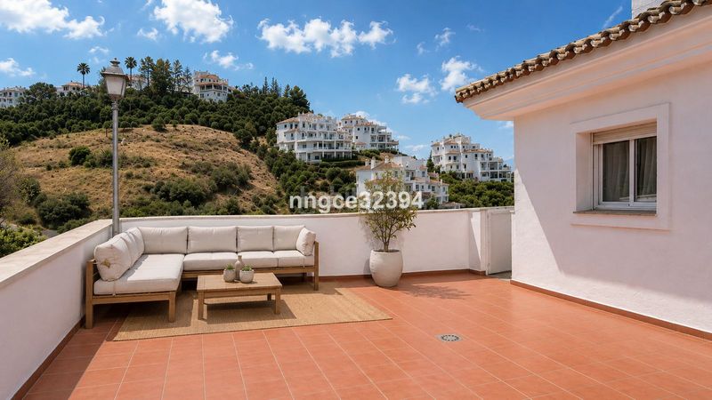 Foto b031f56a-1474-42d8-b374-a81070652369. Àtic amb aparcament piscina a Los Naranjos Marbella