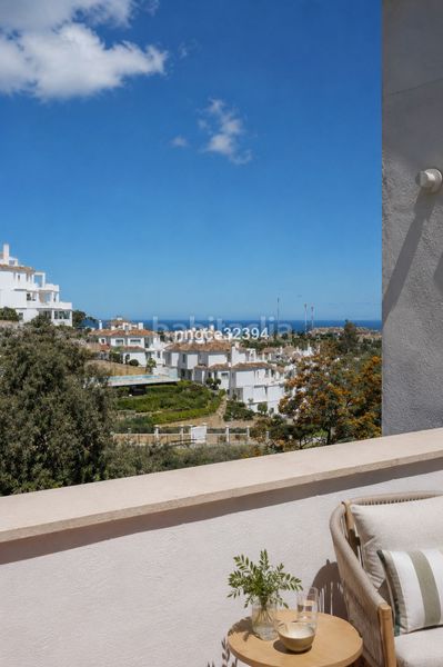 Foto f35b65d1-cf2c-4e08-a208-52d151956553. Àtic amb aparcament piscina a Los Naranjos Marbella