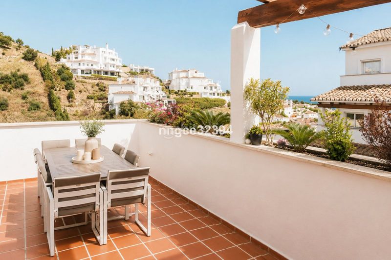 Foto fd748290-f706-4317-9cc4-e7ca474541ac. Àtic amb aparcament piscina a Los Naranjos Marbella