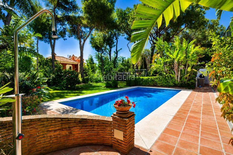 Foto 0b54d2eb-b353-4f5a-b828-ff72e5bf6ca3. Casa amb aparcament piscina a Hacienda Las Chapas Marbella