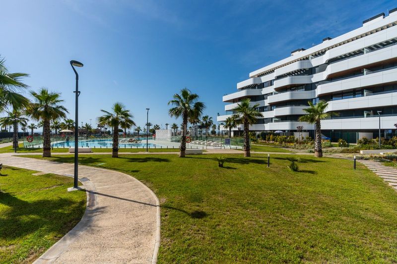 Foto 824949e8-5c6f-4356-be72-0c9c0aaaf790. Apartamento en Los Álamos Torremolinos