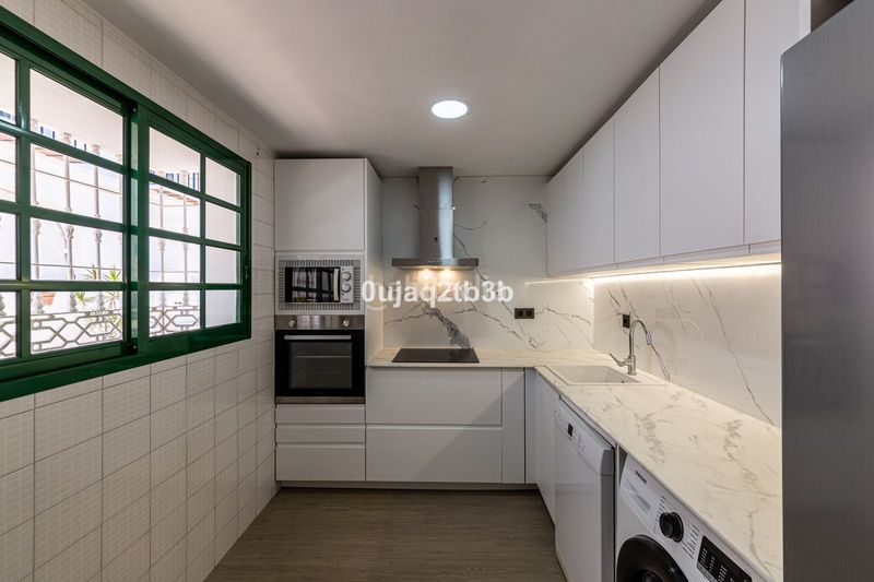 Foto 0bd53a53-368d-4c4d-82db-b1017229ce03. Casa adossada amb aparcament piscina a Aloha Marbella
