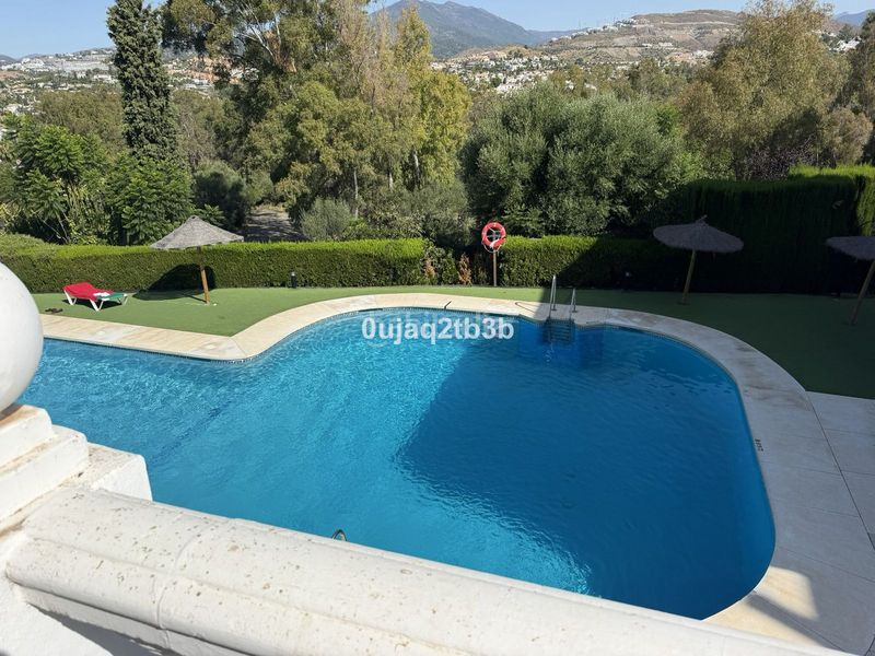 Foto 2d75cb63-0965-4746-b200-e9e024ef37fd. Casa adossada amb aparcament piscina a Aloha Marbella
