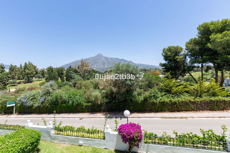 Foto 44680ef1-8fe8-4e5f-a61f-432a2e9dad3e. Casa adossada amb aparcament piscina a Aloha Marbella