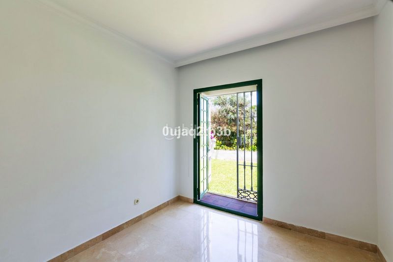 Foto 4569121f-71f0-4fff-880b-4edae4930c49. Casa adossada amb aparcament piscina a Aloha Marbella
