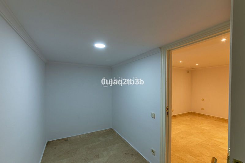Foto 4d4dd0c2-eb72-4b8b-83a6-7b8de7617877. Casa adossada amb aparcament piscina a Aloha Marbella