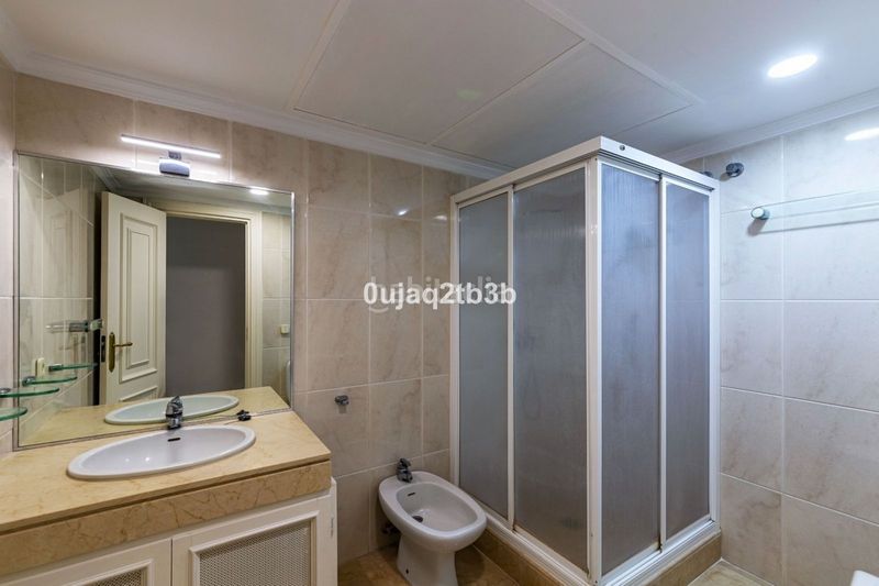 Foto b147b042-1cc2-4ff5-be15-838770f8ba05. Casa adossada amb aparcament piscina a Aloha Marbella