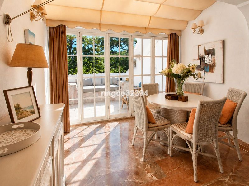 Foto 5d24f589-4b82-4481-9f32-292029da3d31. Casa amb aparcament piscina a Puerto Banús Marbella