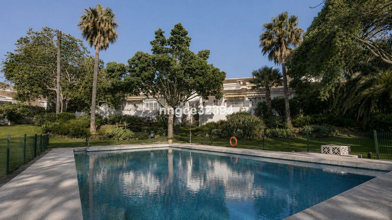 Foto b214e319-0ffc-4f17-8047-cadde57b2a10. Casa amb aparcament piscina a Puerto Banús Marbella