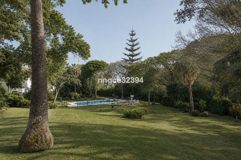Foto b50d7b75-0b6e-46c2-8fcc-5485e7d1d951. Casa amb aparcament piscina a Puerto Banús Marbella